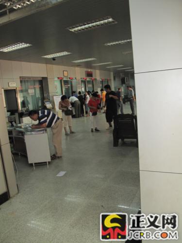 行长弟弟冒领储户1500万存款 工行衡阳白沙洲支行赖账不还(组图)