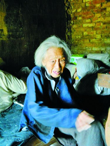 九旬老人住房不如牛棚 儿子宁肯被拘留也不养娘