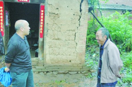 九旬老人住房不如牛棚 儿子宁肯被拘留也不养娘