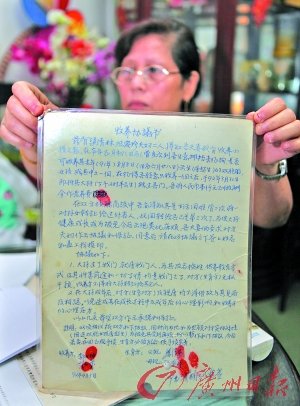 对这一份养母出示的泛黄的收养协议,生父母方另有说法。
