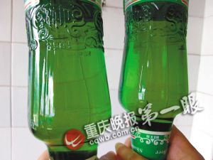 啤酒瓶里出现沉淀物 厂家称其无害只影响口感