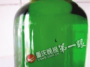 啤酒瓶里出现沉淀物 厂家称其无害只影响口感