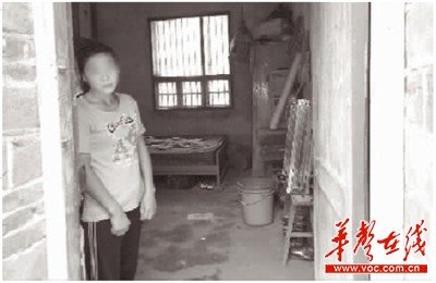 ����Ů��ͬ�������ֻ��� ��������Ӥ֤��(ͼ)
