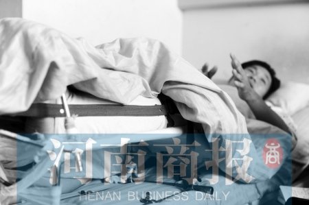 骨折男植腿内钢板4个月就断医院称其没遵医嘱