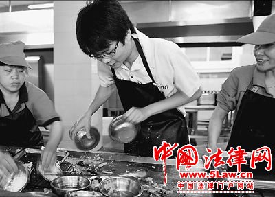 5��26�գ�����ũ�ִ�ѧѧ������ԭ���У�������̨ǰ���롣 �����»�����ߡ��Ź�����
